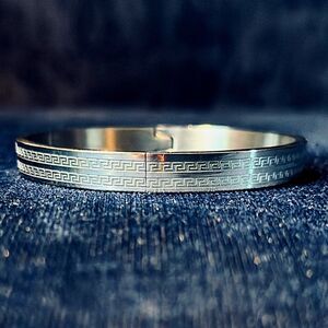 NEW Silver Geometric Pattern Engraved Minimalist Bracelet Cuff Open Hinge Design